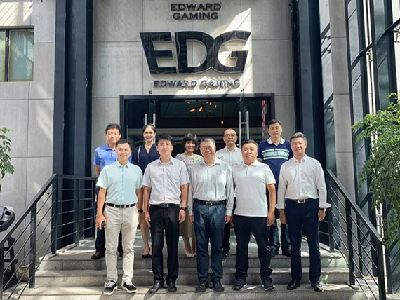 xx市河北区区长李新带队考察上海新文化产业联盟